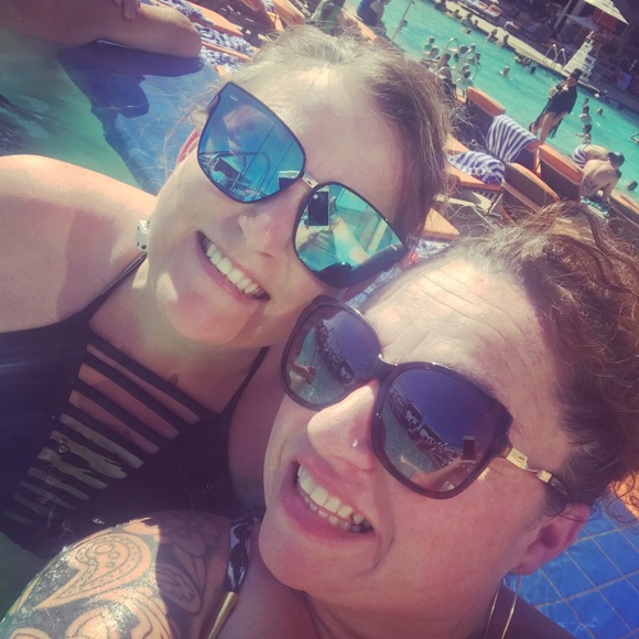 Jenn 💕 Posh Ambassador 💕 Smith - Picture 2 of 8